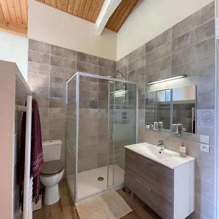 Du Puy De L'etang Bed & Breakfast 4*