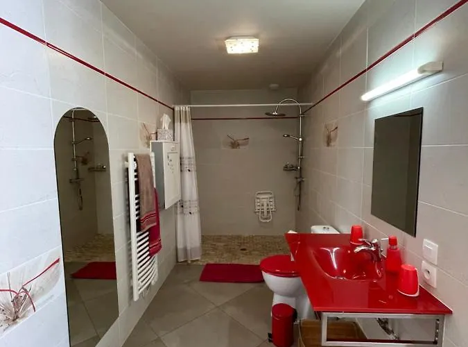 Du Puy De L'etang לינה וארוחת בוקר