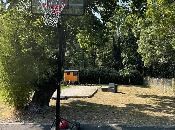 לינה וארוחת בוקר Du Puy De L'etang