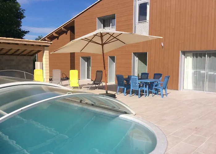 Du Puy De L'etang לינה וארוחת בוקר