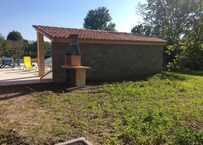 לינה וארוחת בוקר Du Puy De L'etang Laruscade