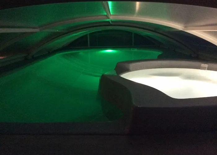 Du Puy De L'etang לינה וארוחת בוקר 4*