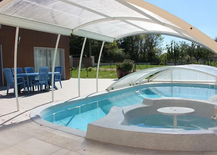 Du Puy De L'etang לינה וארוחת בוקר 4*